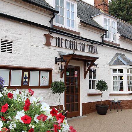 The Coffee Pot Tavern Bed & Breakfast Potterspury Exterior foto